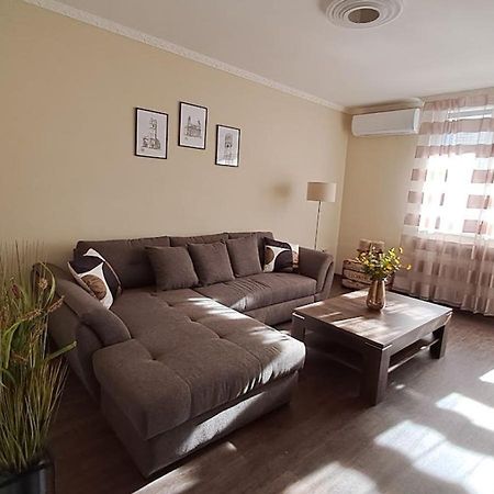 Szilfak City Apartman Хайдусобосло Экстерьер фото