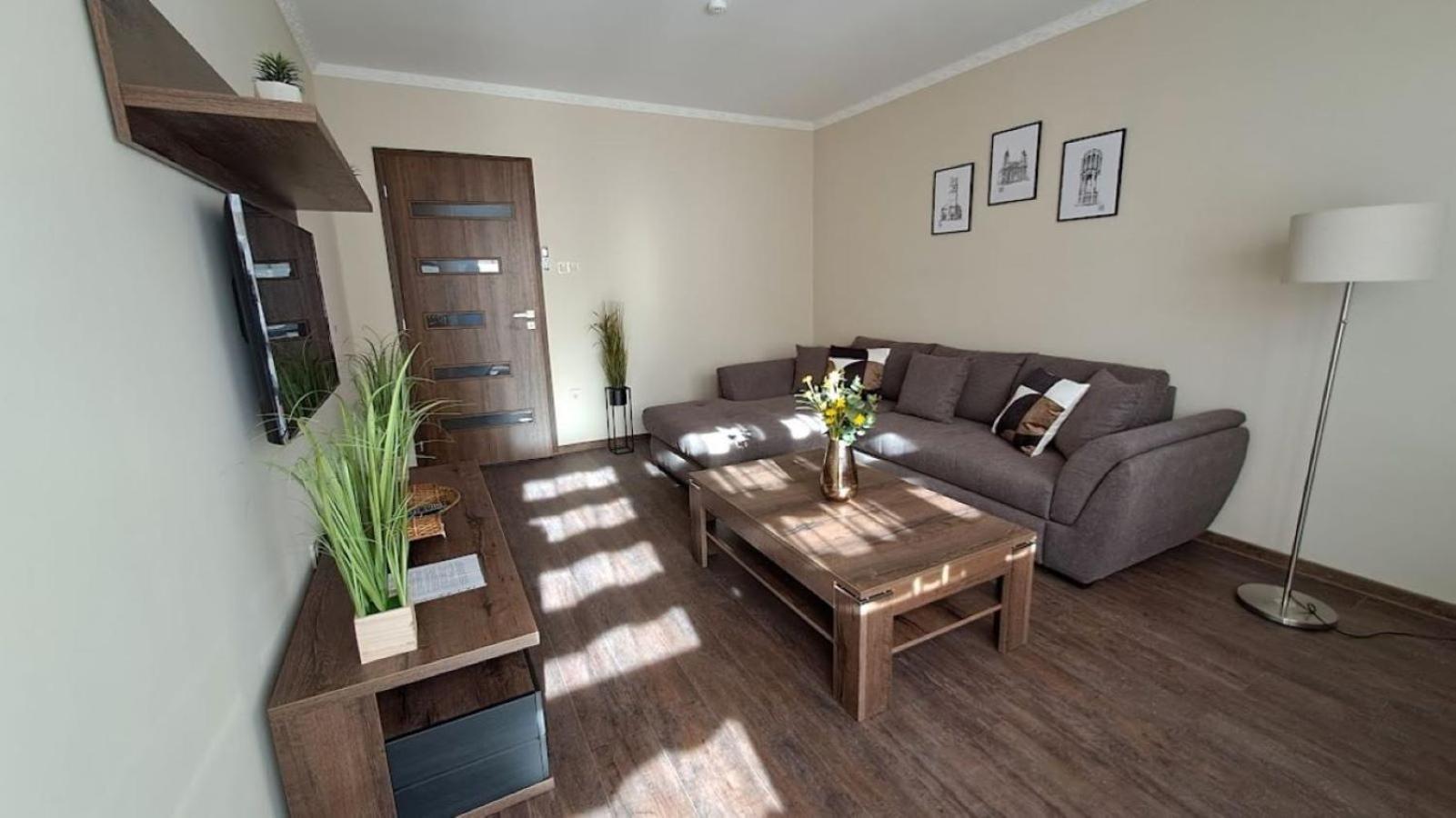 Szilfak City Apartman Хайдусобосло Экстерьер фото