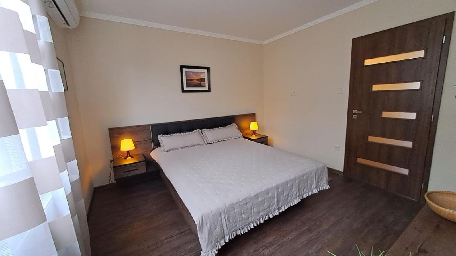 Szilfak City Apartman Хайдусобосло Экстерьер фото