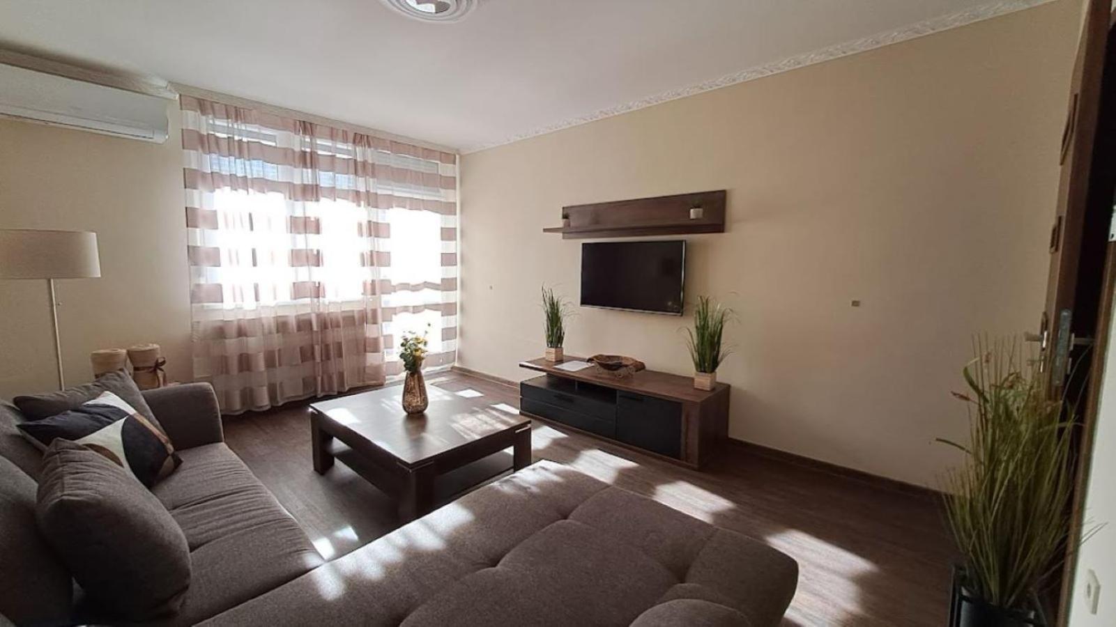 Szilfak City Apartman Хайдусобосло Экстерьер фото