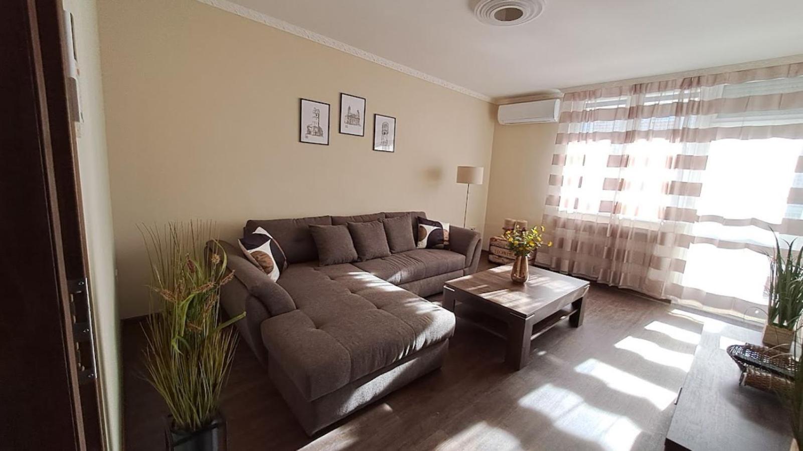 Szilfak City Apartman Хайдусобосло Экстерьер фото