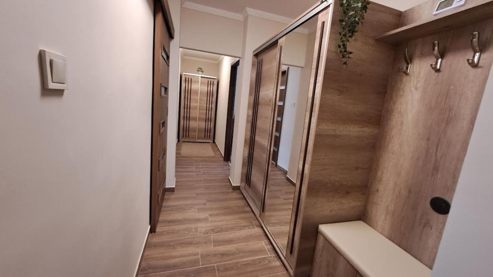 Szilfak City Apartman Хайдусобосло Экстерьер фото