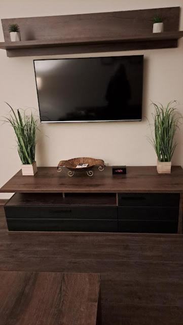 Szilfak City Apartman Хайдусобосло Экстерьер фото